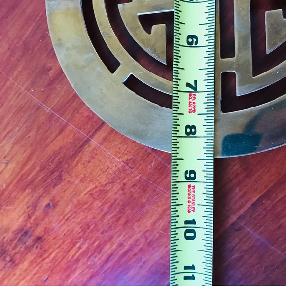 Vintage brass Chinese medallion candle sconce - Picture 5 of 8